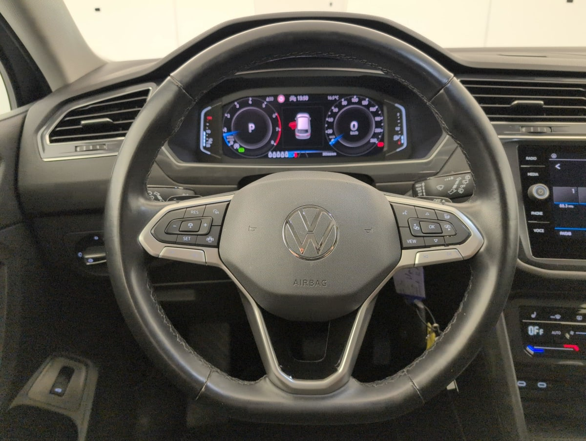 Volkswagen Tiguan Allspace — photo 14