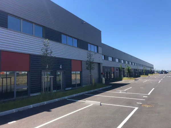 Local d'activité 2573 m²