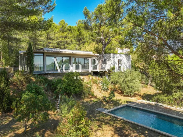 Villa contemporaine avec vue dominante à Villeneuve-lès-Avignon