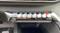 Peugeot 3008 HYBRID 225ch Allure e-EAT8 — photo 26