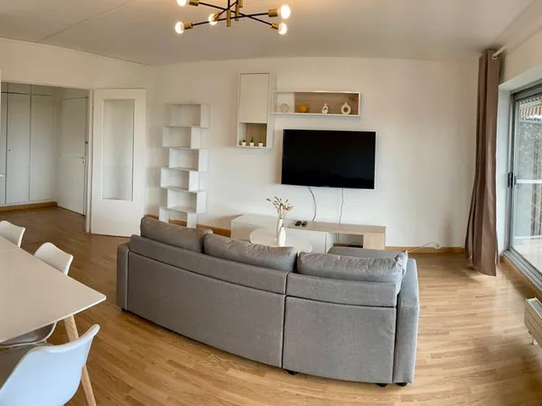 Colocation 100% féminine : Chambre lumineuse avec balcon