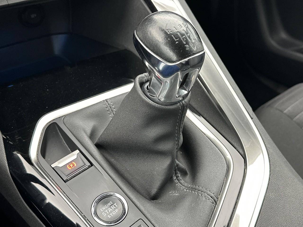 Peugeot 3008 puretech 130ch s&s bvm6 style — photo 31