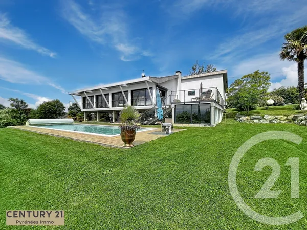 Maison 8 pièces 250 m²