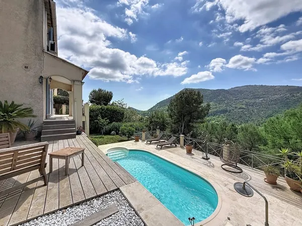 Magnifique Villa avec Piscine - Entre Tourrette-Levens et Aspremont