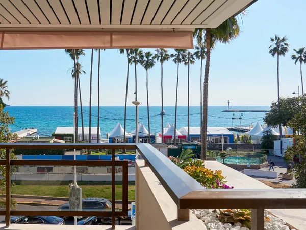 CANNES CROISETTE – APPARTEMENT D’EXCEPTION 5 CHAMBRES – VUE MER PANORAMIQUE