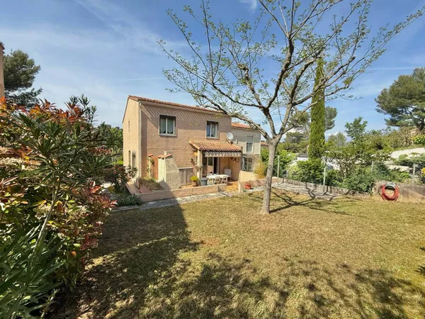 Villa mitoyenne T4 avec garage et jardin privatif