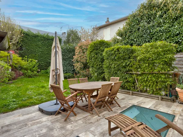 Maison 6 pièces de plain pied sur son jardin