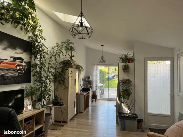 Appartement 54 m² + jardin +/- 200 m² + parking + cave