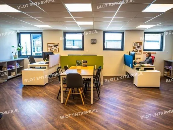 À LOUER - BUREAUX - 310 m² - BREST