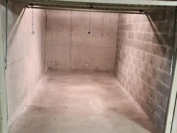 Box fermé environ 12 m2 — secteur Castors / Achard, Perrache 15 min