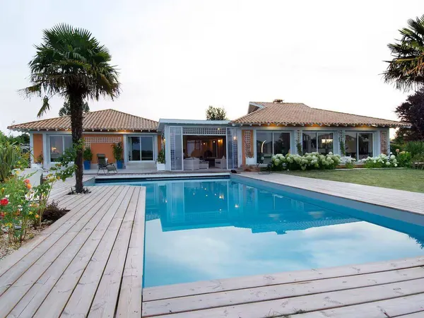 Maison 7 pièces 247 m²