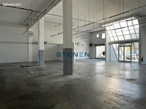 Local commercial 900 m²