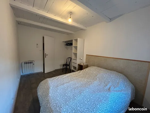 Location chambre meublée dans maison de village