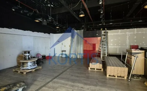 Local commercial 128 m²