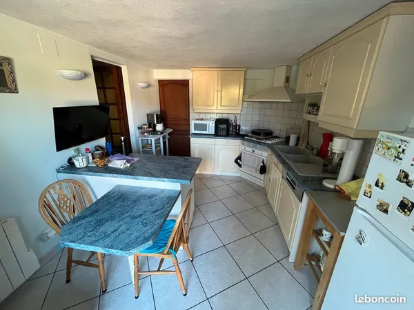 STUDIO MEUBLE 35m2 1000 euros (charges incluses)