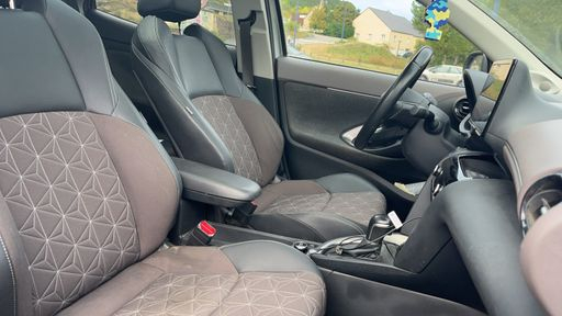 Toyota Yaris Cross 1.5 HSD 116 Hybrid 4WD E-CVT 92 - Collection – 2022 – 89403 km – Hybride essence – Boîte Robotisée — photo 16