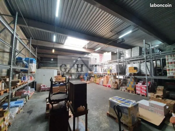 Local bureaux 596 m²