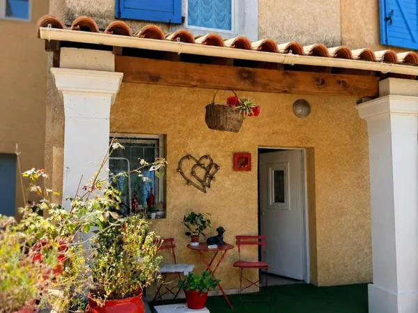 Maison, jardin plein sud, 3 chambres, 2 stationnements
