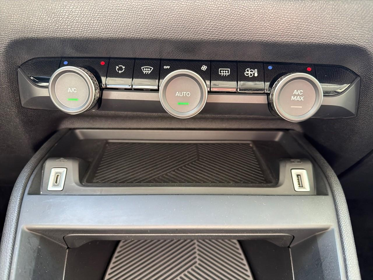 Citroën C4 bluehdi 130 s&s eat8 c-series — photo 19