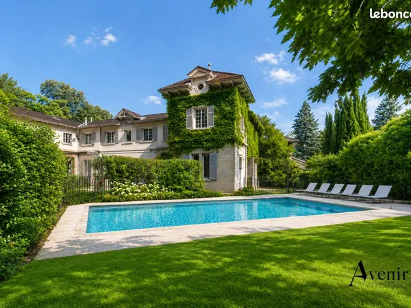 Propriété 7 pièces 404 m²