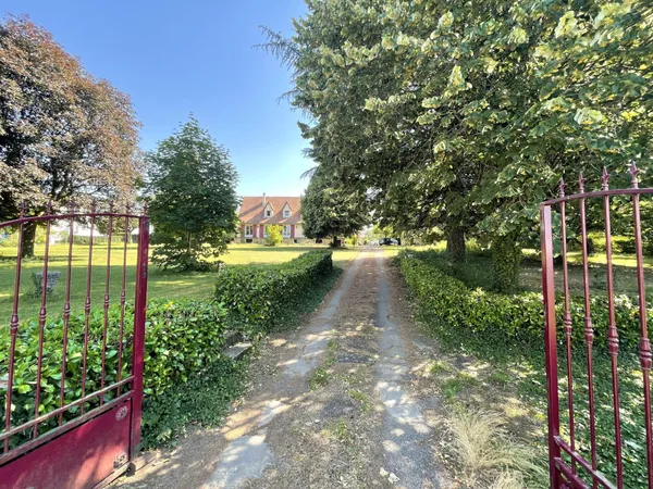 Grande maison sans vis à vis à 2 min de tout.