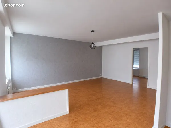 Appartement deux pièces hyper libre de suite avec une cour