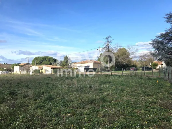 PAULHAN : Terrain de 556 m² hors lotissement dans un petit hameau
