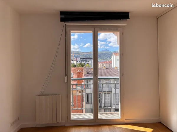 Appartement T2 46m2 - CF Centre - Parking Balcons - vue Puys de Dôme