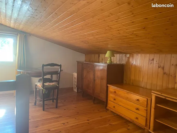 Chambre meublée