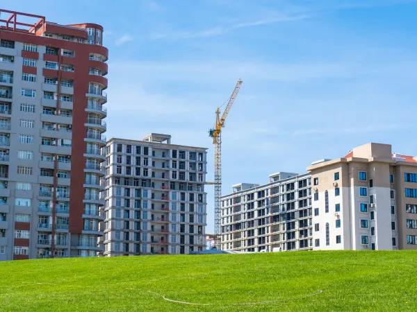 Logement neuf : la FPI publie ses chiffres du 2e trimestre le 8 septembre — les quatre courbes qui diront si la reprise existe