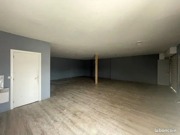 Commerce Location Coignières  91m² 1200€