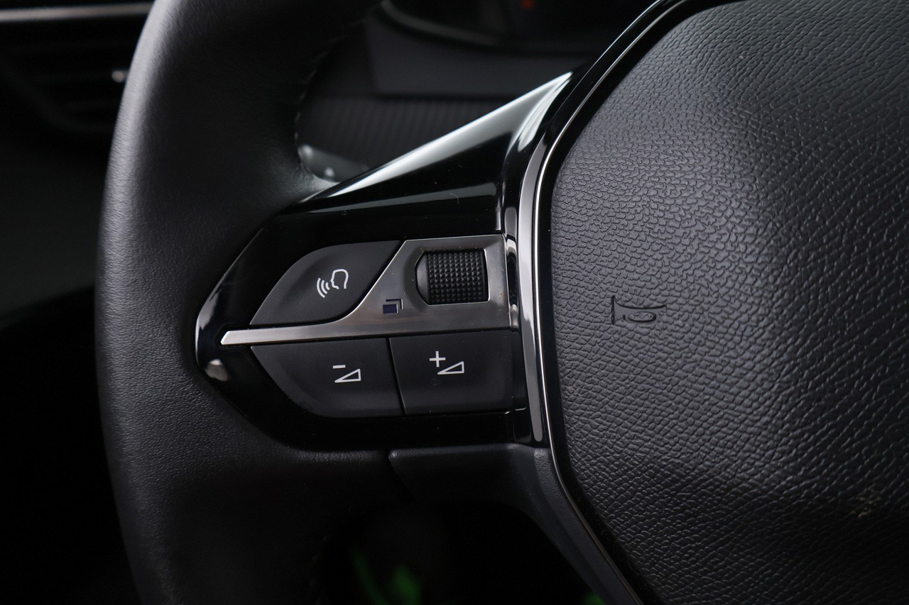 Peugeot 208 — photo 20