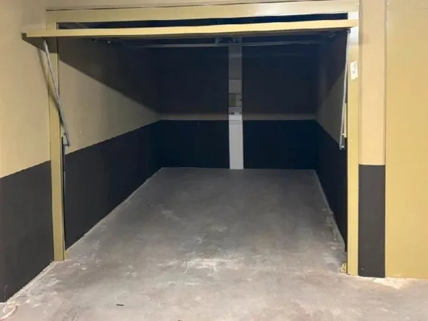 Location garage avec prise recharge véhicule