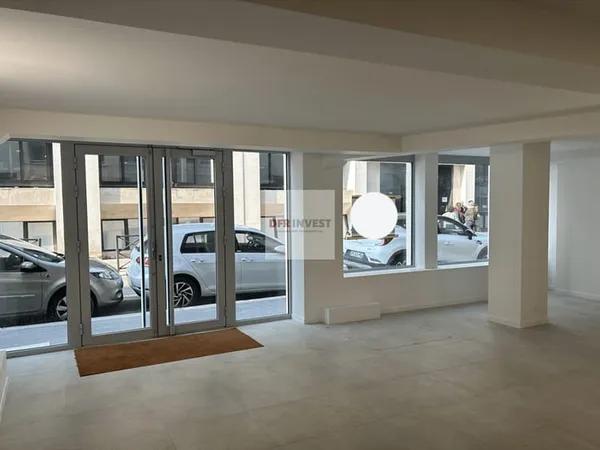 Boutique 1 pièce 140 m²