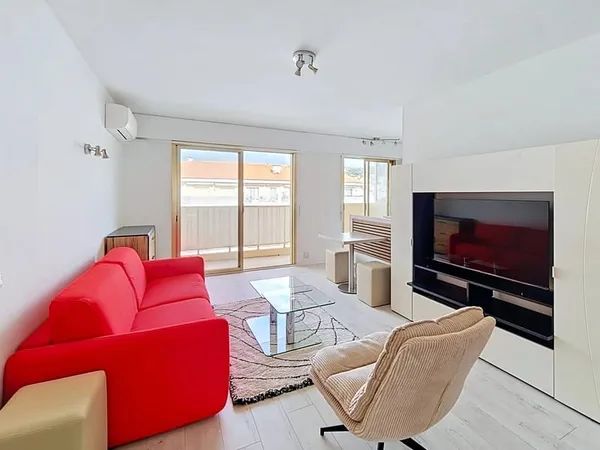LE CANNET LIMITE CANNES : APPARTEMENT REFAIT A NEUF