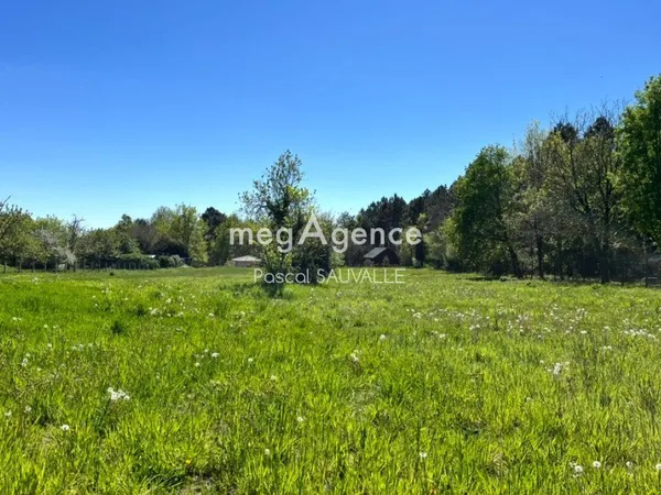 Terrain à bâtir de 2400m2