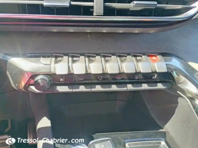 Peugeot 3008 hybrid4 300 e-eat8 gt line — photo 13