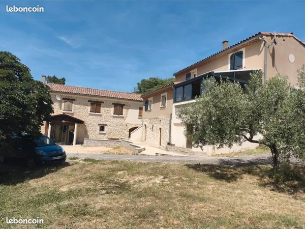 Lot de deux maisons sur 1 hectares de terrain