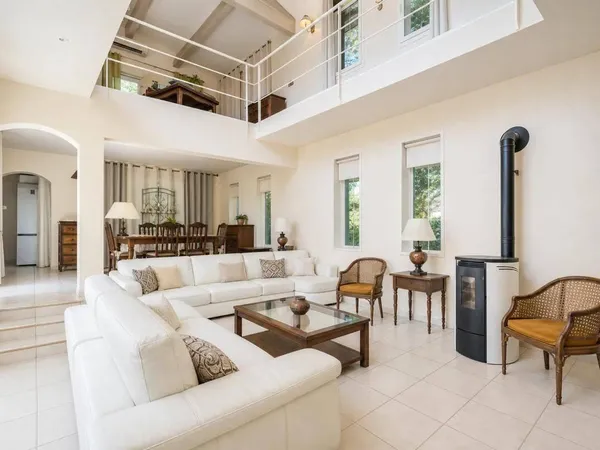 Maison de plain-pied 4 pièces 225 m²