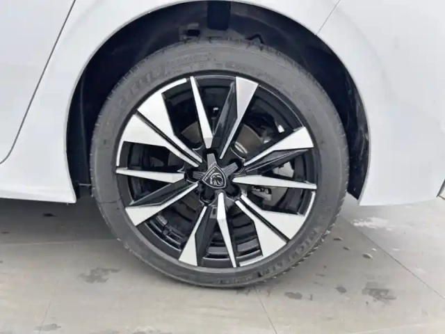 Peugeot 308 hybrid 145 e-dcs6 — photo 42