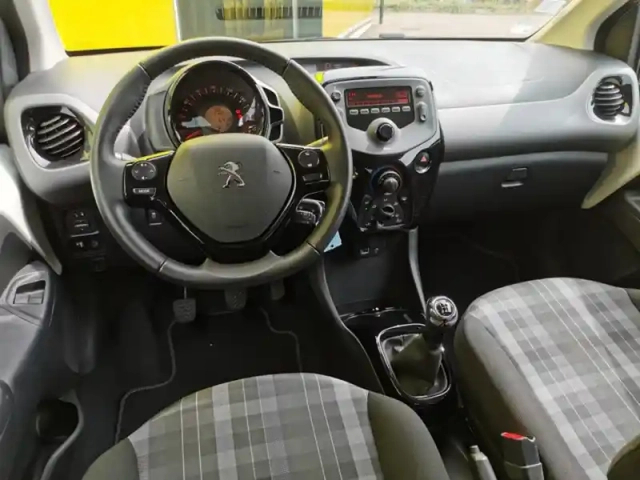 Peugeot 108 style 1.0 vti 72 ch bvm5 — photo 9