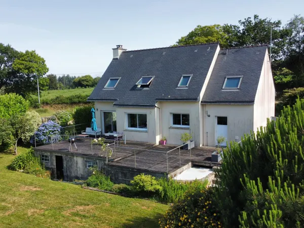 Maison familiale avec jardin à Gourlizon