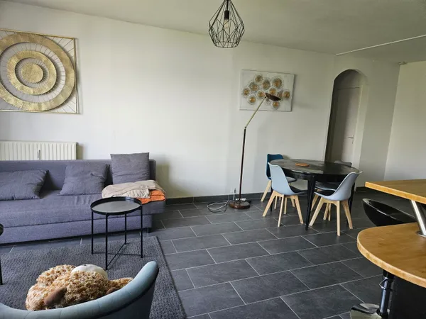 Chambre dans appartement en colocation · 80m² pour 3 étudiants à Cergy (95)