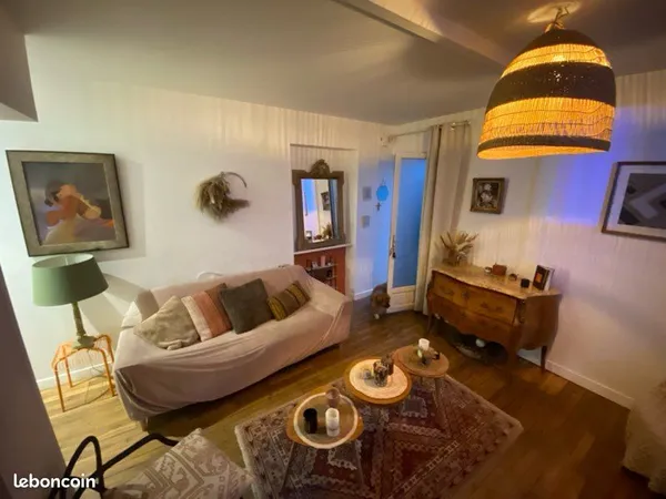Chambre meublée