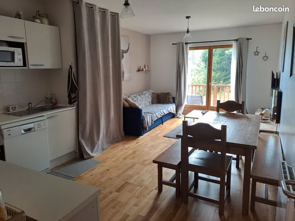 Guzet, appartement idéal famille, garage, cellier, ascenseur, piscine chauffée, salle de sport, comm