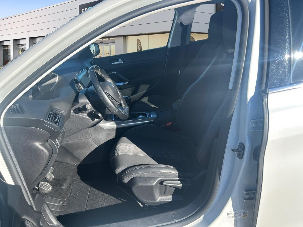 Peugeot 308 1.5 bluehdi 130ch s&s allure pack — photo 9
