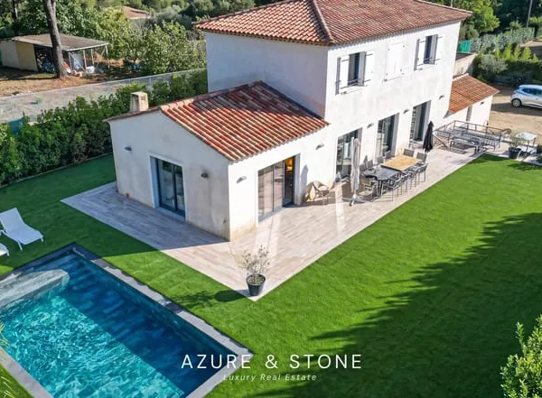 Villa à vendre à Mougins avec piscine, au calme absolu
