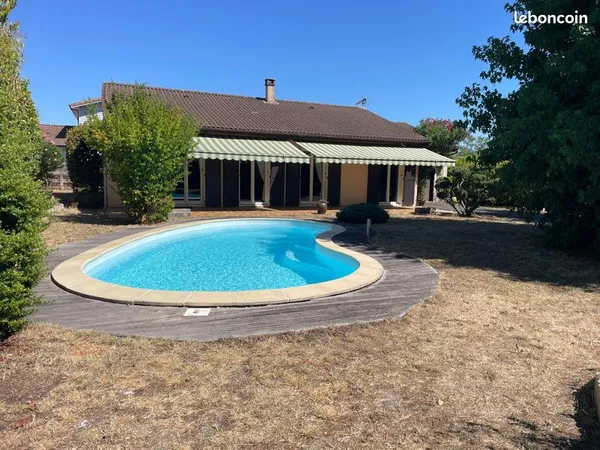Jolie maison de plain pied avec piscine
