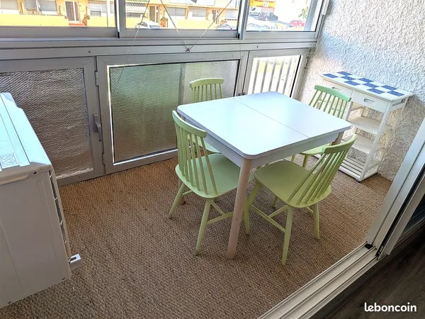 Avec ascenseur, studio meublé climatisé de 30m²