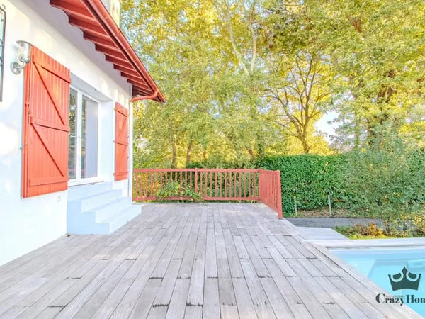 BASSUSSARRY Maison rénovée avec piscine et appartement ind